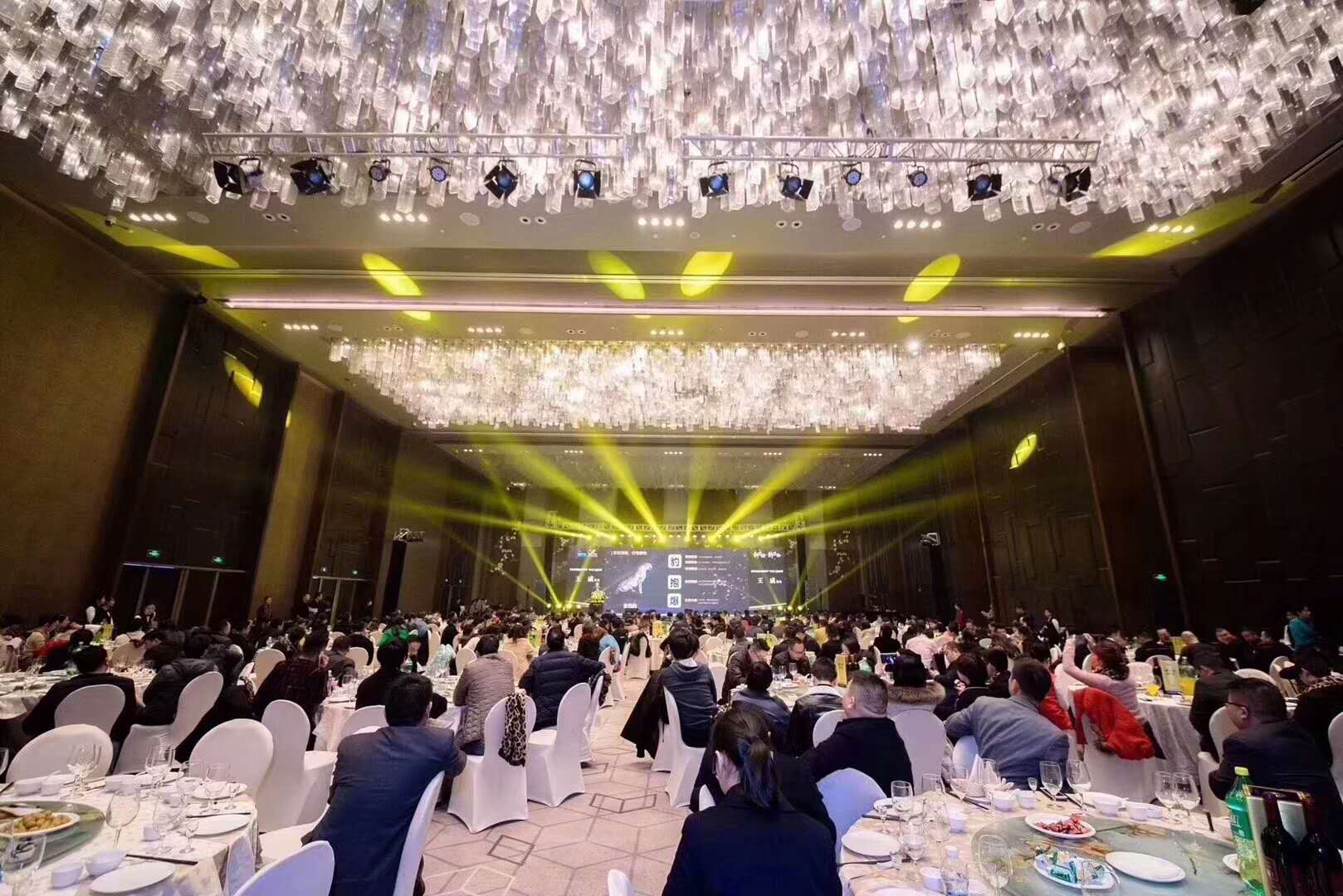 恭喜長沙東家·花梨院子榮獲紅星美凱龍“2018年半年度品類銷售第一”稱號